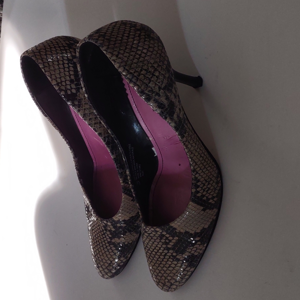 Beautiful shoes by Isaac Mizrahi☘️🌼🍀